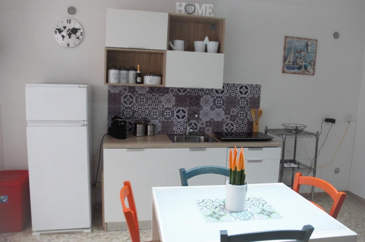 Enry'S House Apartment Bari Bagian luar foto