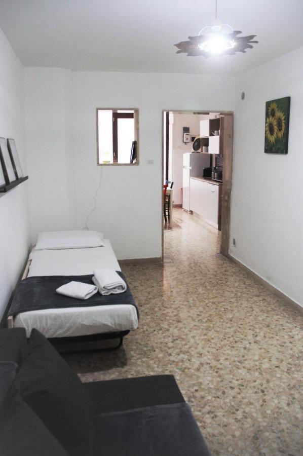 Enry'S House Apartment Bari Bagian luar foto