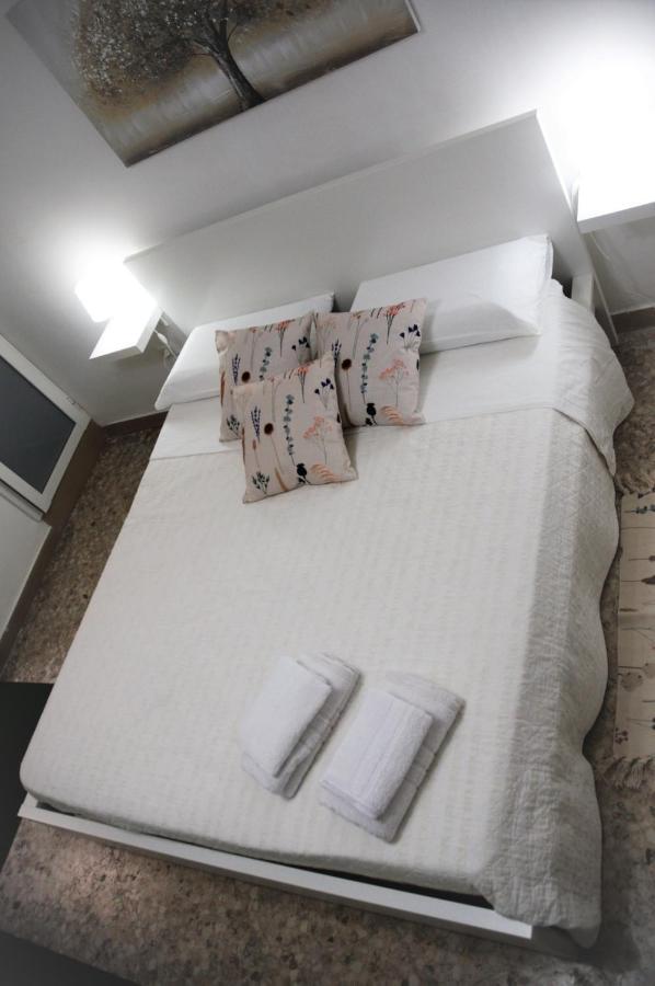Enry'S House Apartment Bari Bagian luar foto